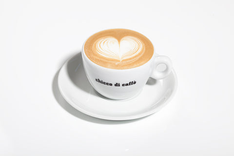 Perfektes Latte Art Herz von chicco di caffè