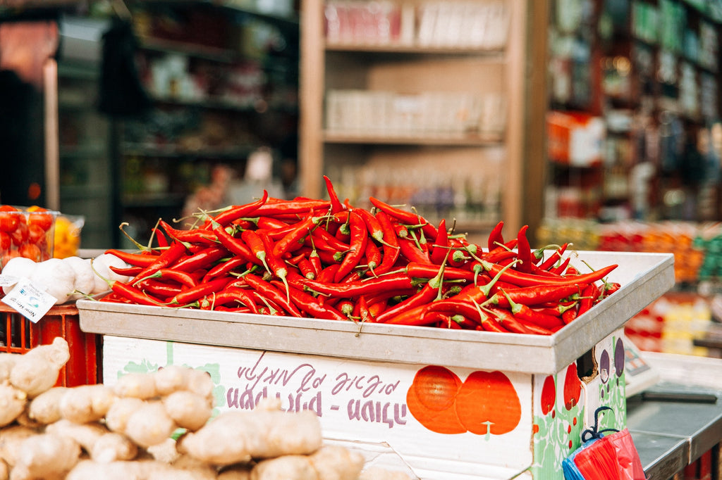 cagette remplie de piments routes