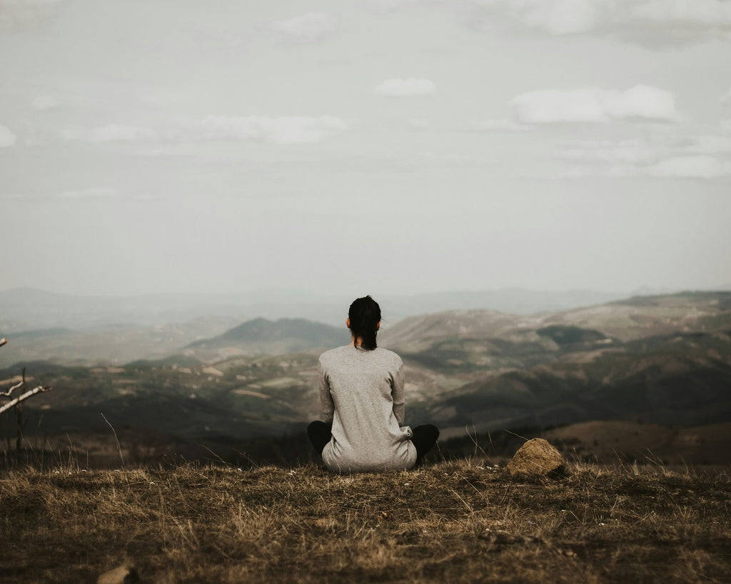 femme dans la montagne