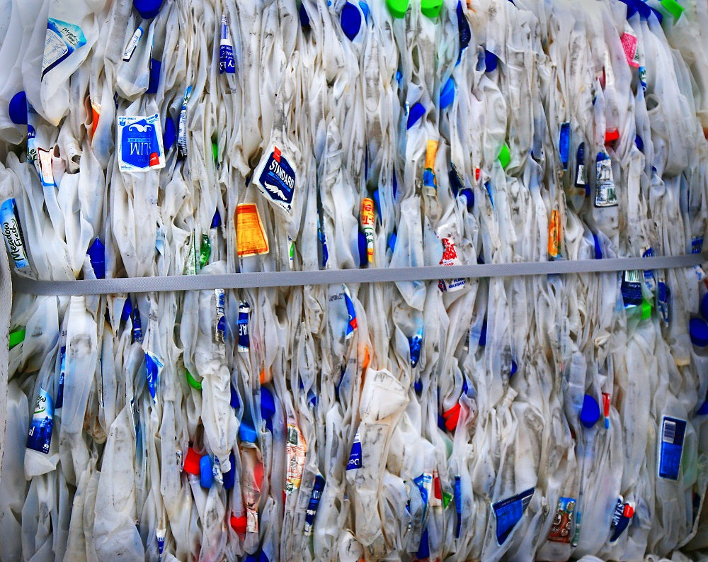 pile de bouteilles plastiques vides