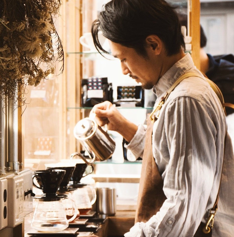 オーナーの板尾篤史さんは、1983年生まれ。バックパッカーをしていた際に出会ったオーストラリアのカフェ文化に魅了され、帰国後にバリスタチャンピオンのいる店で経験を積む。2012年に独立。