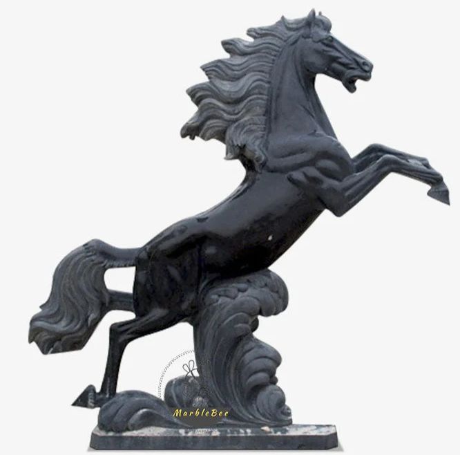 Sculpture en pierre de cheval noir grandeur nature