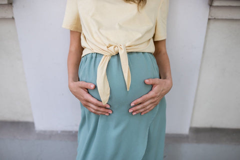 Mutterkleid Blog Warum heißt es Umstandsmode? Blog zu Schwangerschaft und Stillzeit für Schwangere, stillende Mamas und Väter