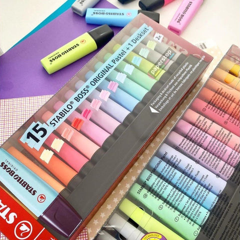 Textmarker Stabilo Boss Original, 15 culori / set, 9 culori fluorescente, 6 culori pastelate, cu suport de birou