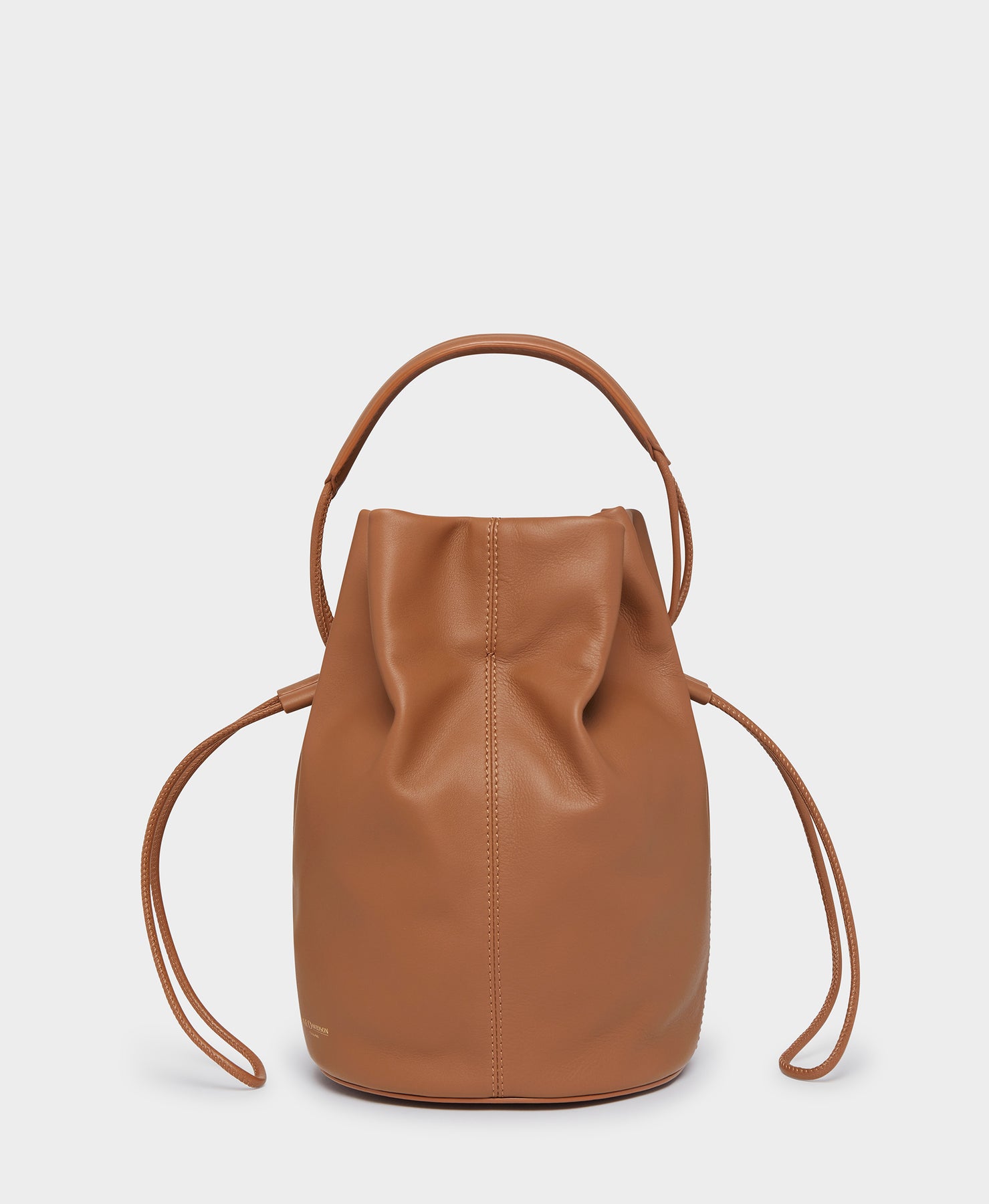 Bucket bag black grain – Totême