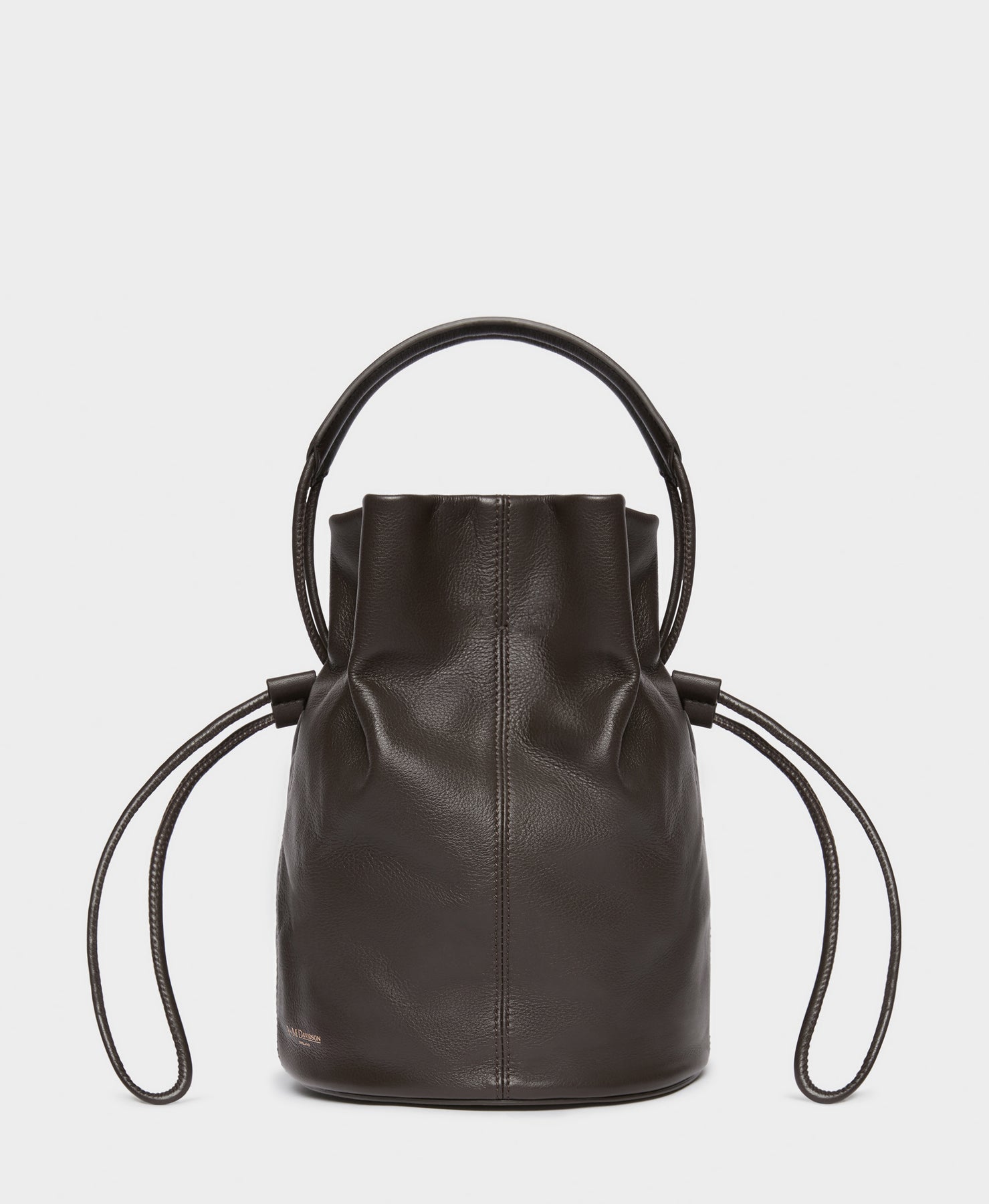 Bucket bag black grain – Totême