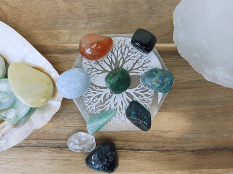 Hoe reinig je je kristallen met seleniet? | Marga Jacobs