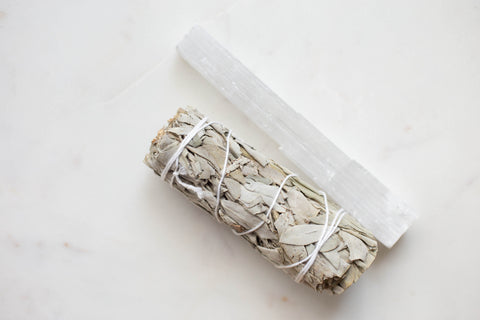 Hoe reinig je je kristallen met seleniet? | Marga Jacobs