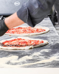 itāļu-picas-gatavošana-itāliešu-picas-mājās-krāsnī-kā-izcept-picu-vienkārša-picas-recepte