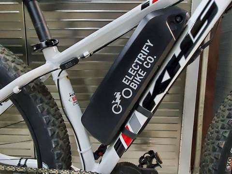 Image of White Electrify Bike With Battery Pack