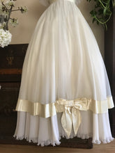 Load image into Gallery viewer, Beautiful 1970’s vintage Mike Benet Formals gown
