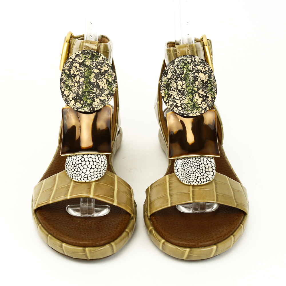 Chloé Wanda Embossed Leather T-Strap Sandals | DBLTKE Luxury