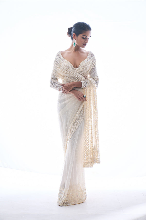 White Sarees: Buy Latest Indian Designer White saree Online - Utsav Fashion