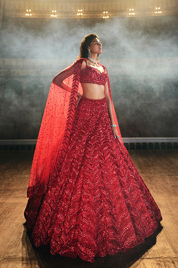 15 Sikh Brides Who Styled Their Looks Differently | Indian bridal wear red,  Best indian wedding dresses, Red bridal dress