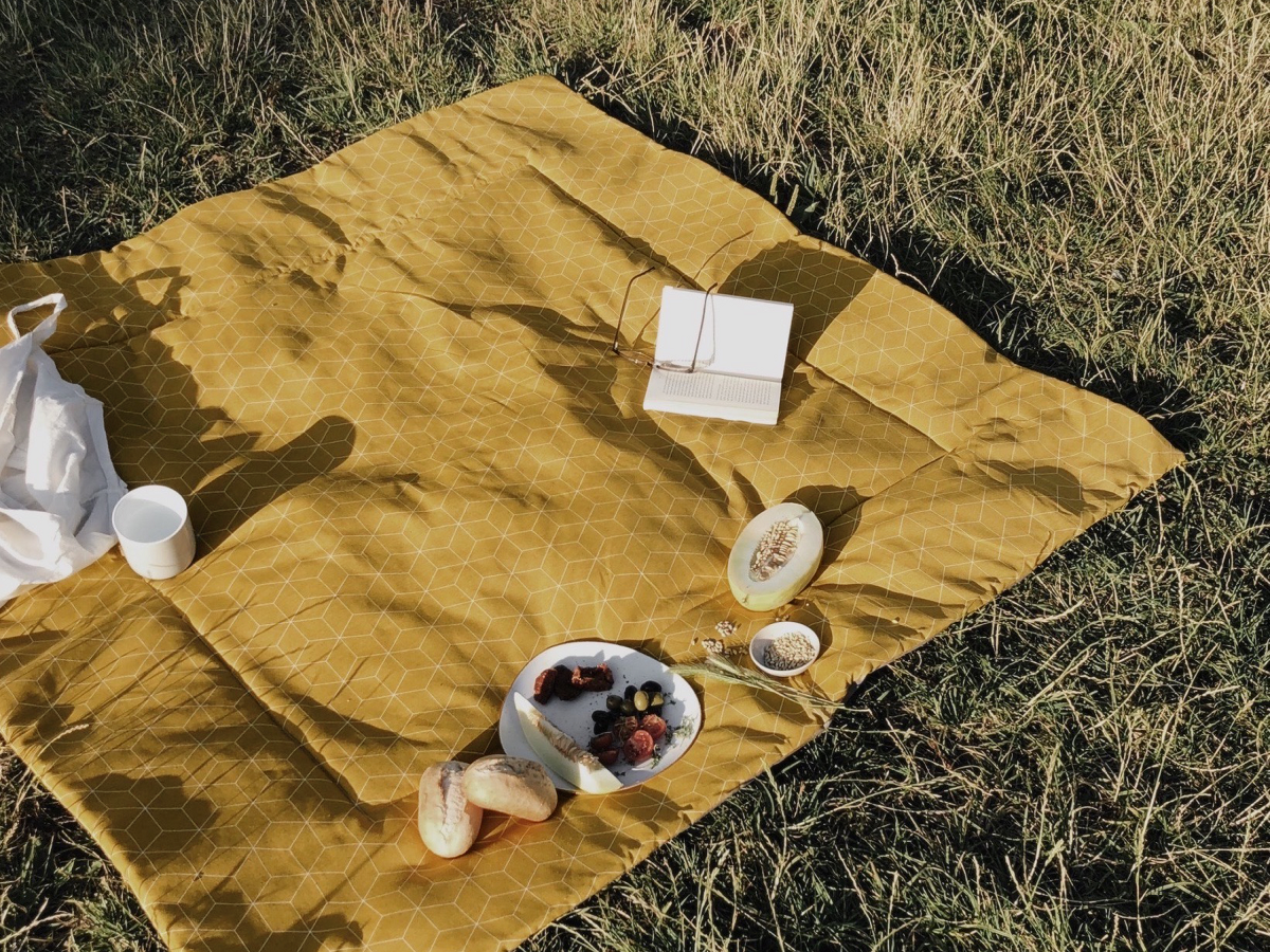 Hochwertige Picknickdecken als Valentinstaggeschenk für alle Campingliebhaber  | Jetzt kaufen bei Wildnest Glamping