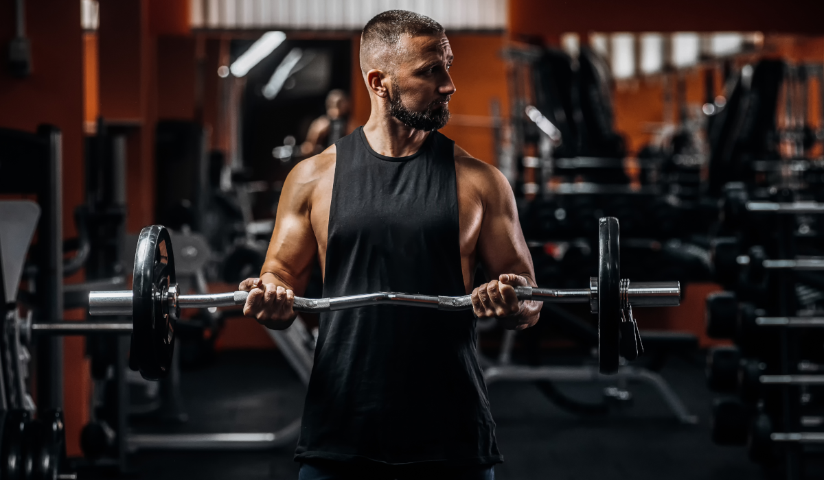 man doing bar curl