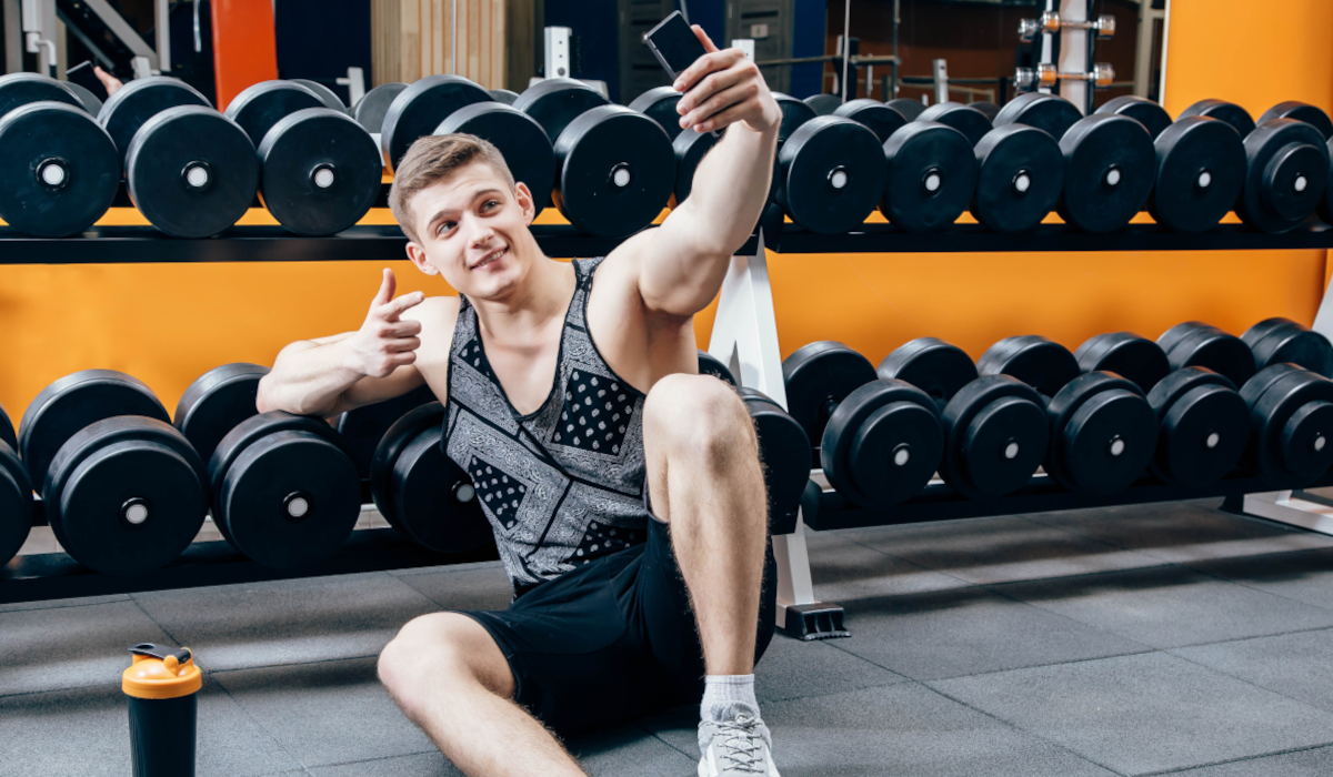 man taking selfie in the gym