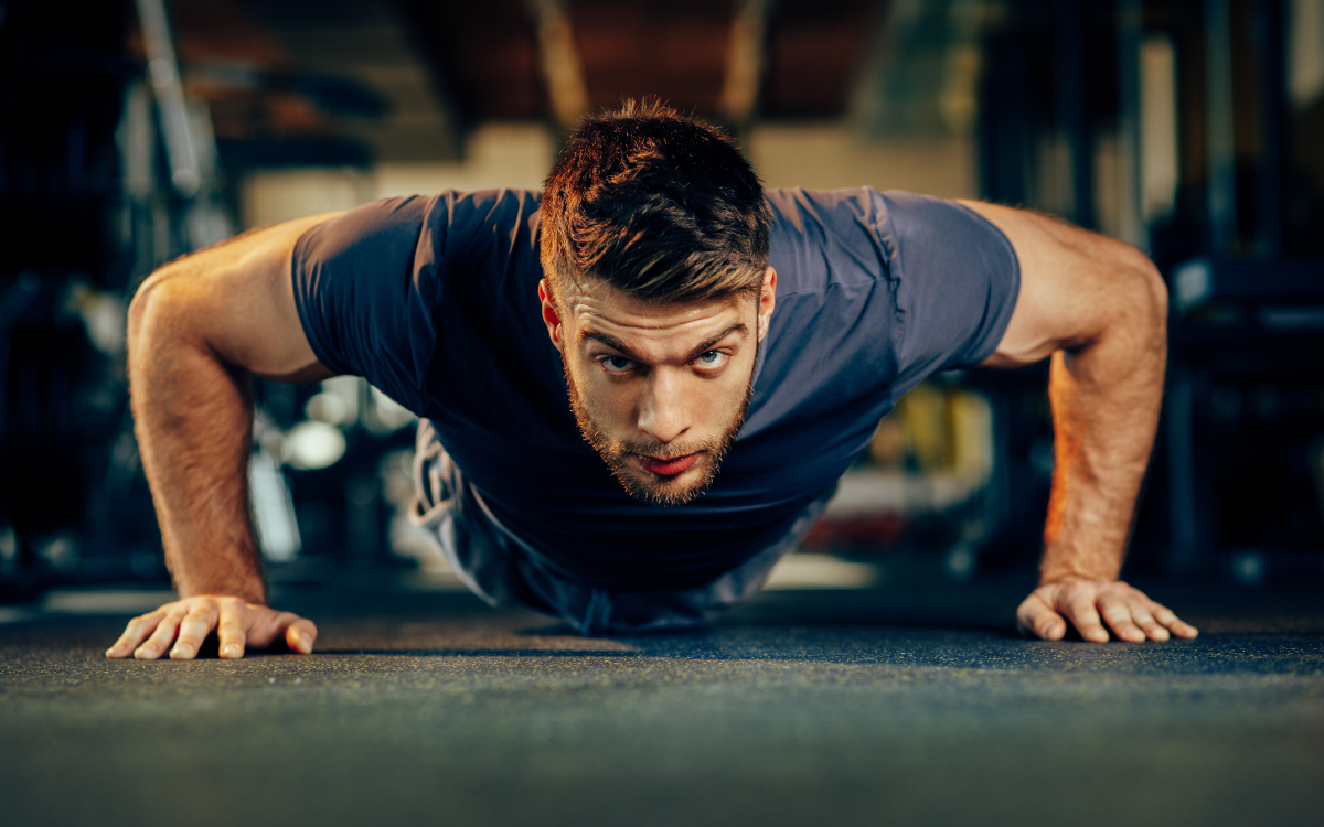 Natural bodybuilder doing push ups