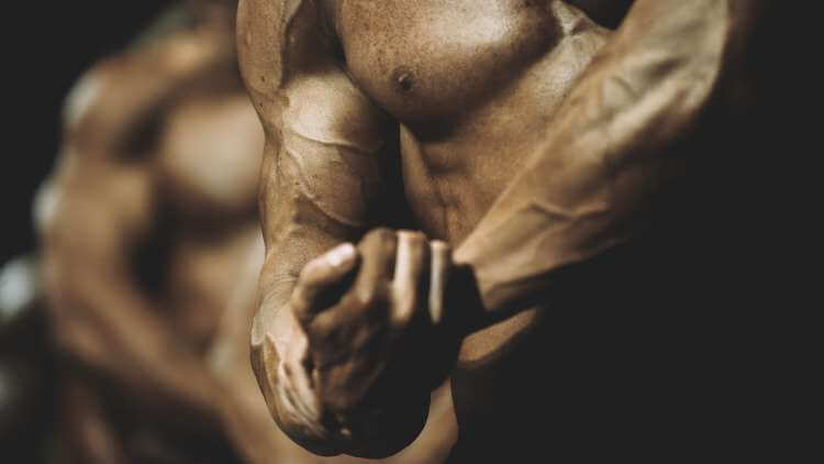 bodybuilder shows gains from steroid use