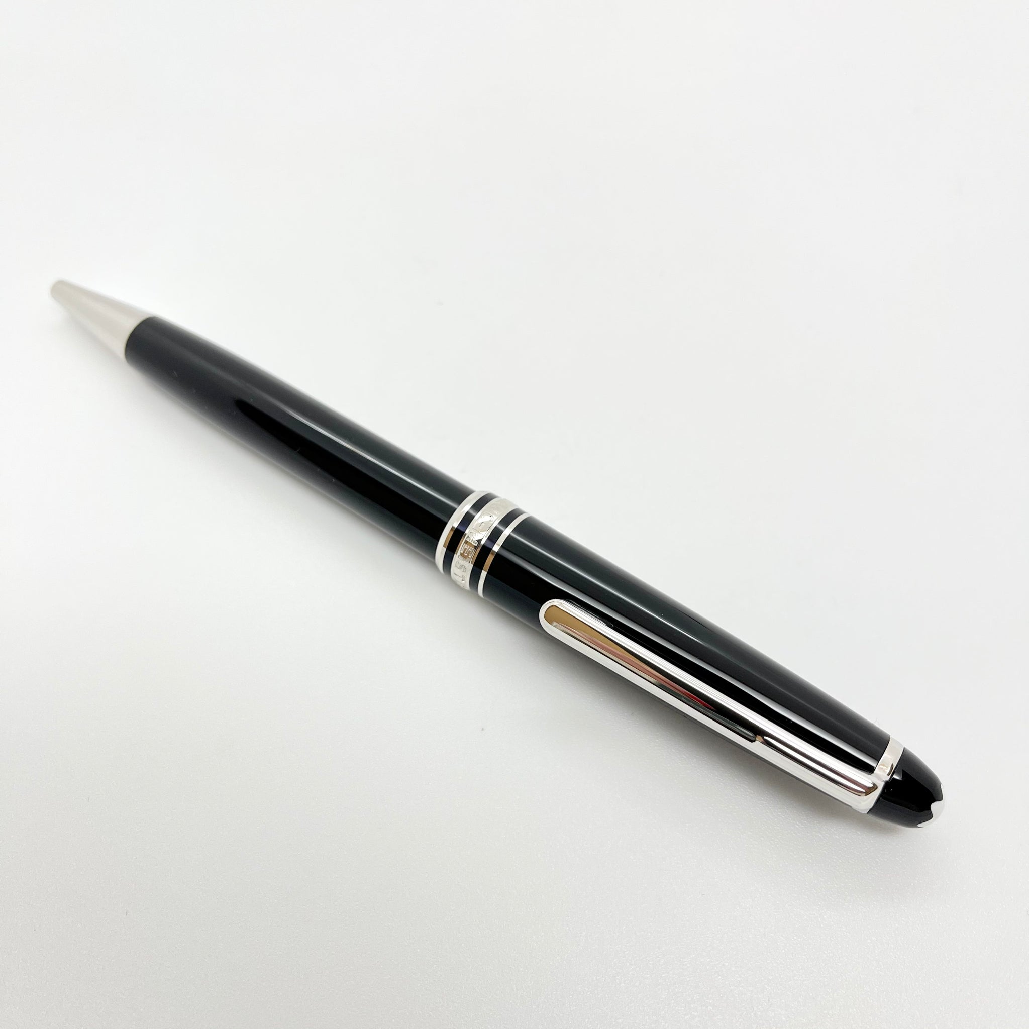 Montblanc Meisterstück Classique Ballpoint Platinum Trim