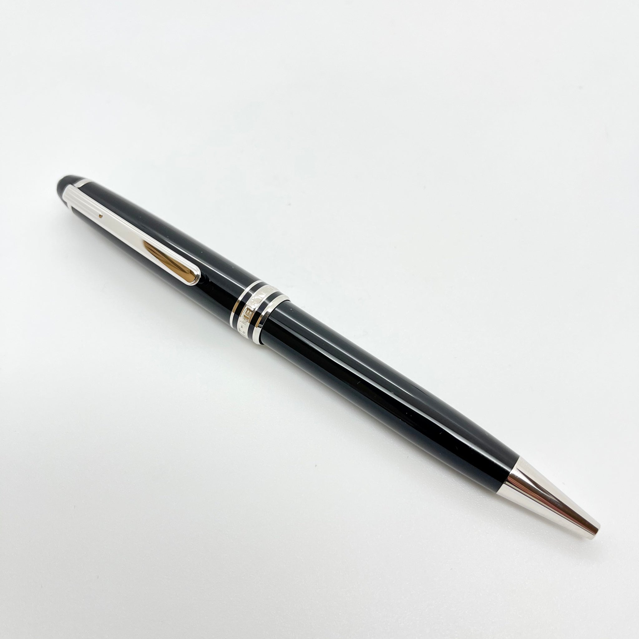 Montblanc Meisterstück Classique Ballpoint Platinum Trim