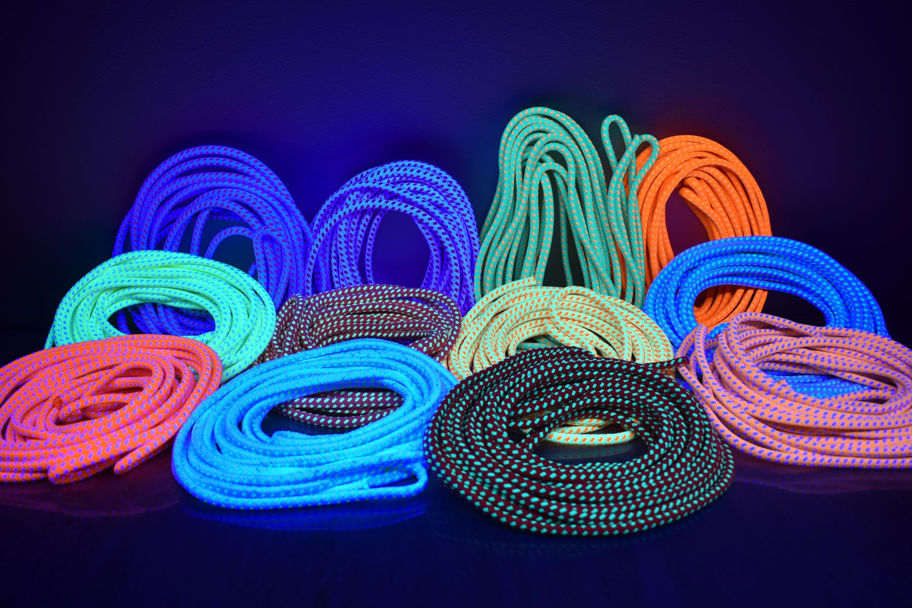 Alice Catherine Reflective Glow in The Dark Nylon Rope, 1/5 inch 5mm 100ft  Braided Luminous Craft Cord, Fluorescent Solid Nylon Rope, Guy Line for