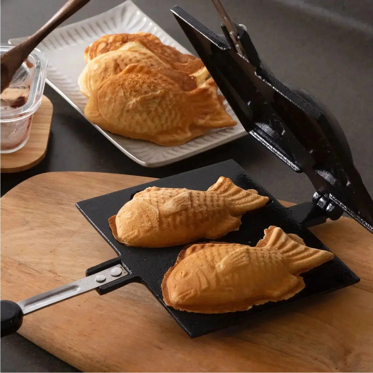 https://cdn.shopify.com/s/files/1/0504/8313/4644/products/Iwachu-Iron-Taiyaki-Maker-Minimaru-13_1600x.webp?v=1688782436