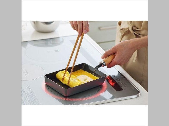 https://cdn.shopify.com/s/files/1/0504/8313/4644/products/Yoshikawa_Cook_Pal_Tamagoyaki_Egg_Pan_Minimaru_217_1600x.jpg?v=1646442253