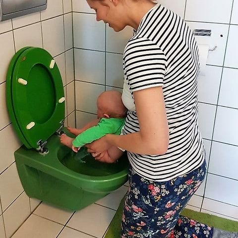 Baby abhalten Toilette