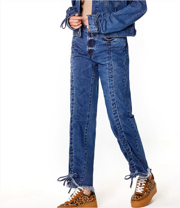 DENIM JEANS WITH FRAYED BOTTOM CONSTRUCTION