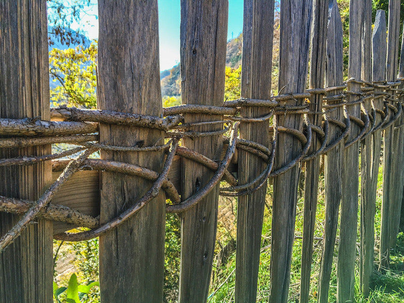 Südtiroler Flechtarbeit Holzzaun