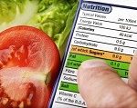 photo of person using phone app to determine fiber value of foods