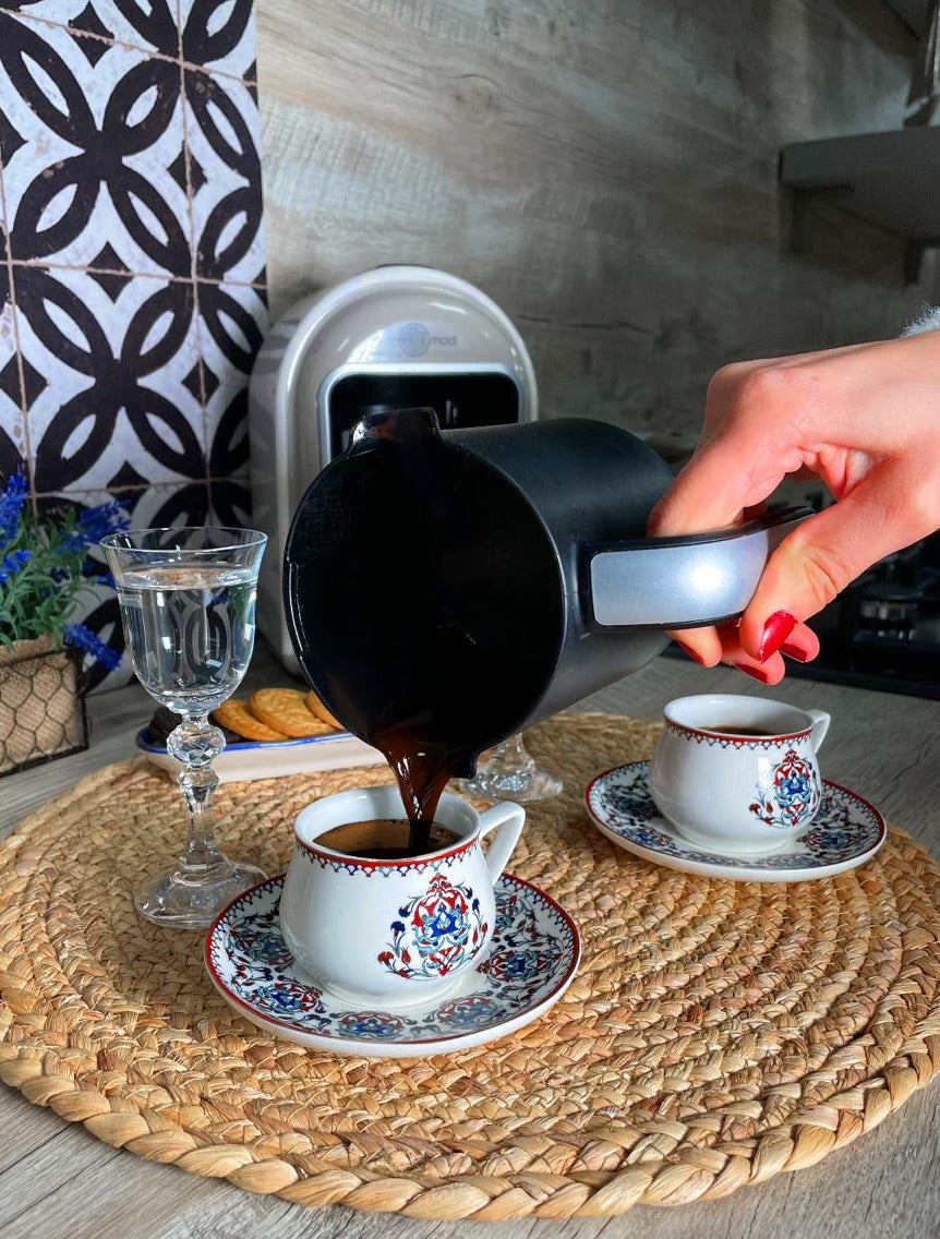 KARACA HATIR MOD Machine à café turc, tasses à café NAKKAS et verres à pied - Türk kahve makinesi, Nakkas kahve fincani ve kahve yani bardagi