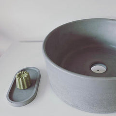 Thea Béton's concrete tray with basin