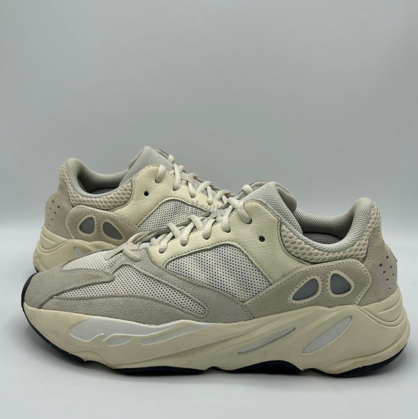 Gel-cumulus Yeezy Boost 700 Analog PreOwned 2 600x