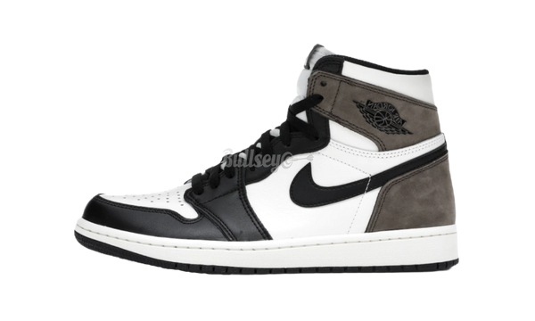 Air Jordan 1 Retro "Mocha"-Bullseye Sneaker Vans Boutique