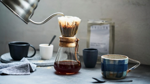 filtering coffee (drip coffee)