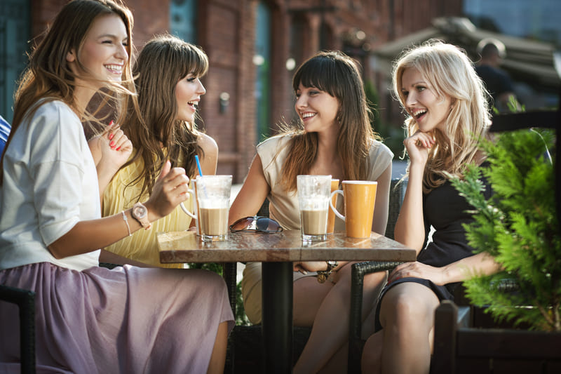 dolce-gusto-group-of-young-women-drinking-coffee