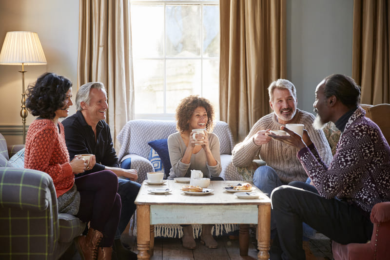 nespresso-vertuo-pods-group-of-friends-laughing-together