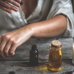 huile essentielle agit sur notre sommeil de 2 façons pour bien dormir