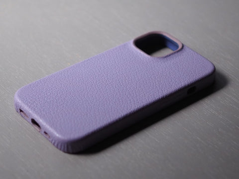 iphoneケース　iphonecase スマートフォンケース　バンパー　レザー　革　皮　あいふぉんけーす　アイフォンケース　紫　むらさき　ラベンダー　パープル　ふじいろ　藤色　うすむらさき　うす紫　薄紫　Sully　アルランシュリー　フランス　１４　iphone14 iphone13 iphone15