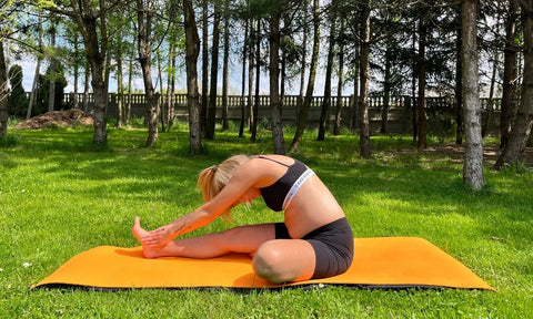 La posture tête-genou - Janu Sirsasana