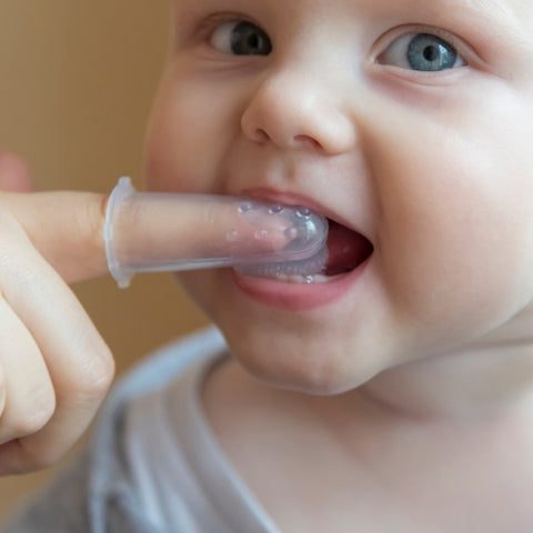 7 Anzeichen dafür, dass Ihr Baby zahnt: Ein Leitfaden für Eltern