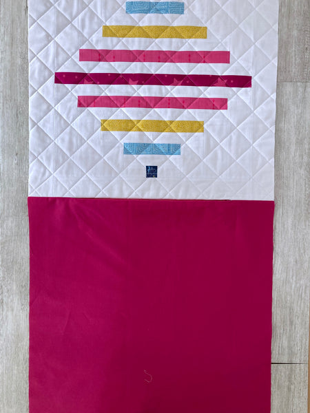 how to insert a zipper into a quilted pillow, spinning top quilt pattern by penny spool quilts