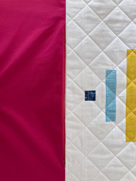 how to insert a zipper into a quilted pillow, spinning top quilt pattern by penny spool quilts