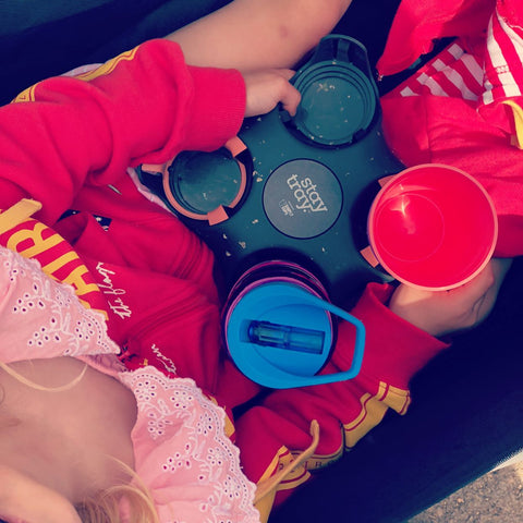 Drink bottles, juices, sports drinks, smoothies, baby bottles and fast food drinks can all be conveniently carried with the Stay tray