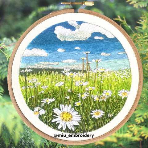 Daisy field landscape embroidery by Miuembroidery 