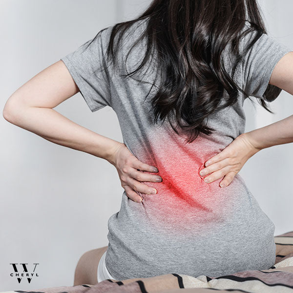 wanita dengan sakit punggung membutuhkan pijat detoks