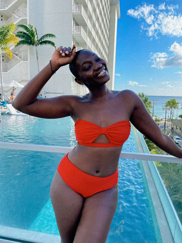 Model Arame Fall in crescent bleu Eco-Swim Simone Strapless Swim Top and Essential Brief