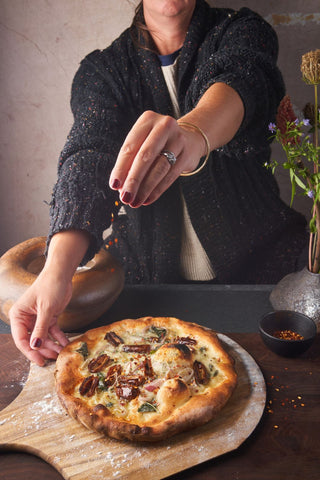 Flatbread with dates, Blue Cheese and Shallots